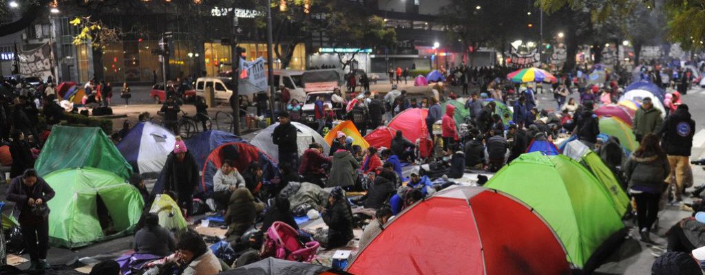 noche-de-acampe-en-avenida___bU1uHv_I7_1256x620__1